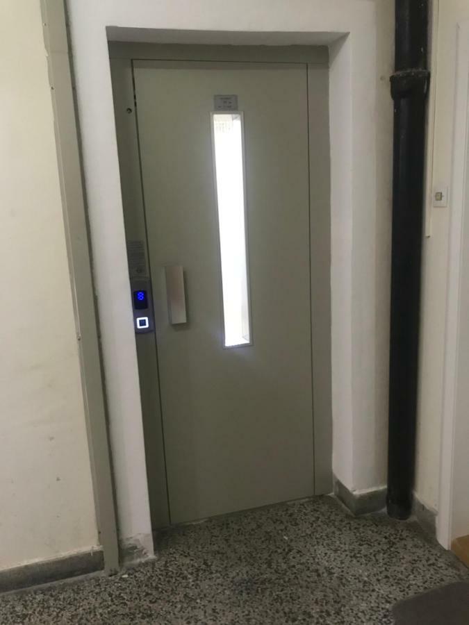 Penthouse Novi Beograd Apartamento Exterior foto